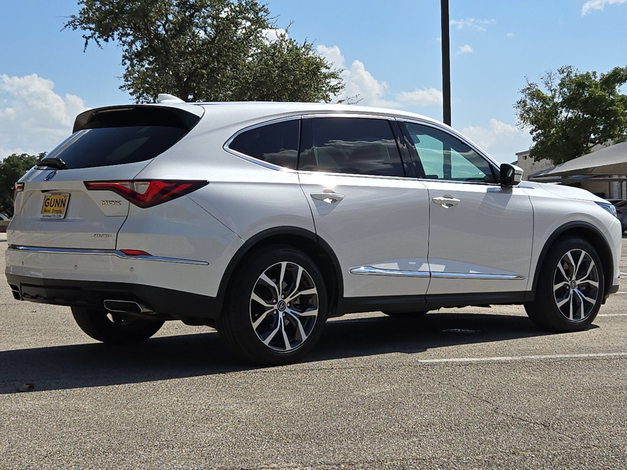 Used 2024 Acura MDX w/ Technology Package AWD/4WD image 3