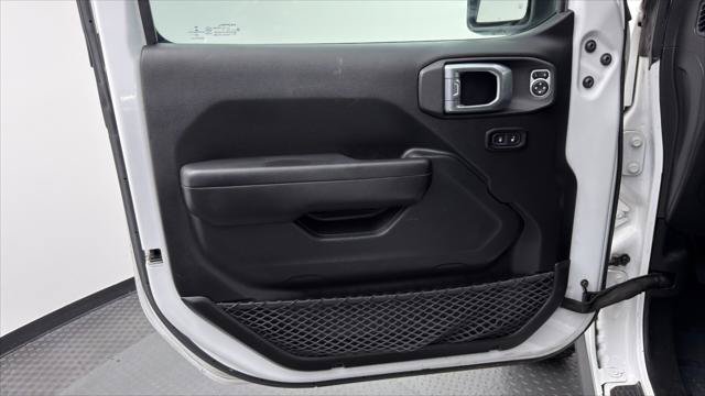 Used 2018 Jeep Wrangler Rubicon AWD/4WD image 13