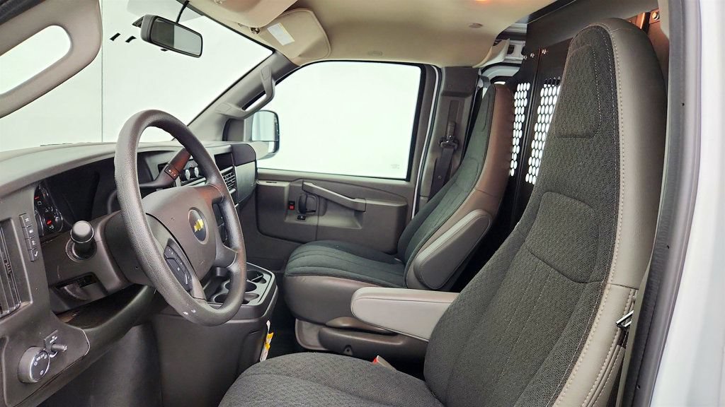 Used 2025 Chevrolet Express 2500 w/ Driver Convenience Package RWD image 18