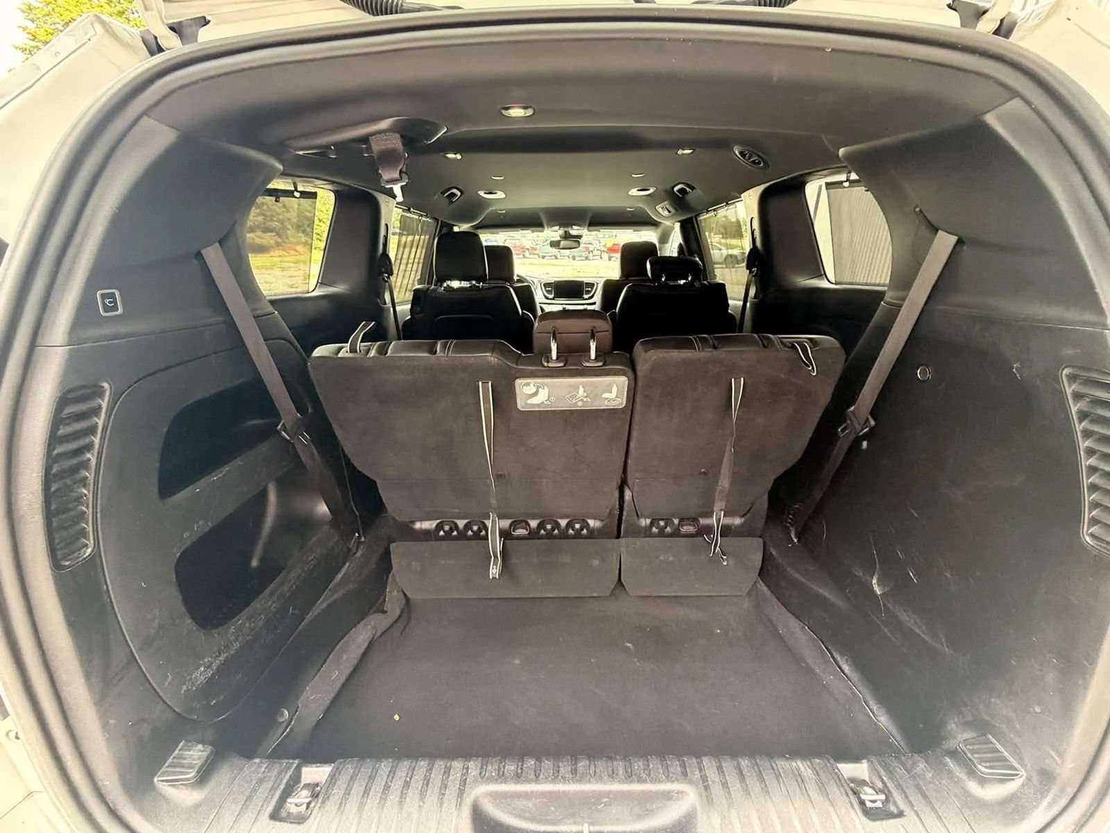 Used 2021 Chrysler Pacifica Touring-L w/ Premium & Safety Sphere Group FWD image 18