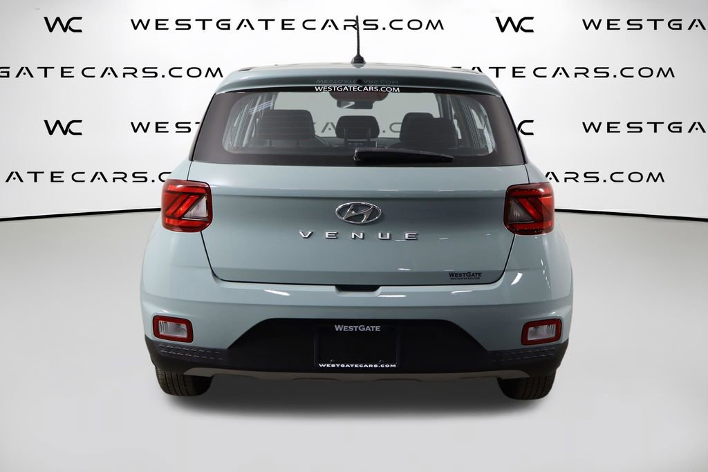 Used 2025 Hyundai Venue SE FWD image 4