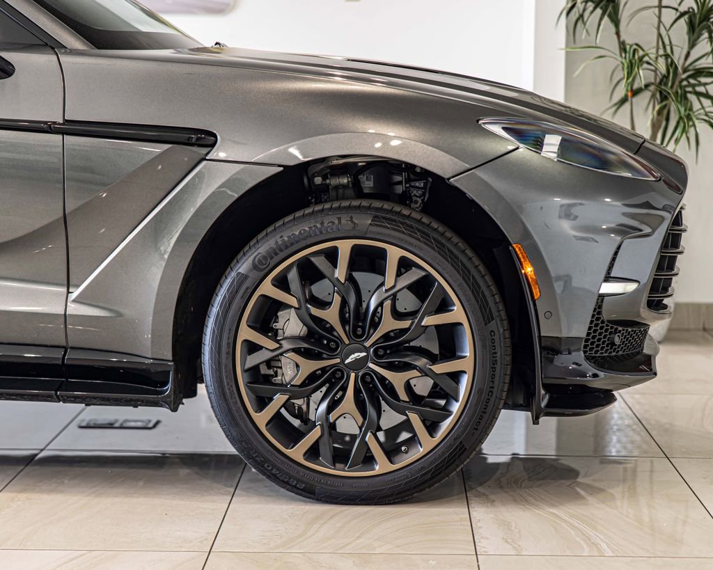 Used 2023 Aston Martin DBX 707 AWD/4WD image 10