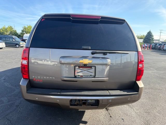 Used 2014 Chevrolet Suburban LT RWD image 6