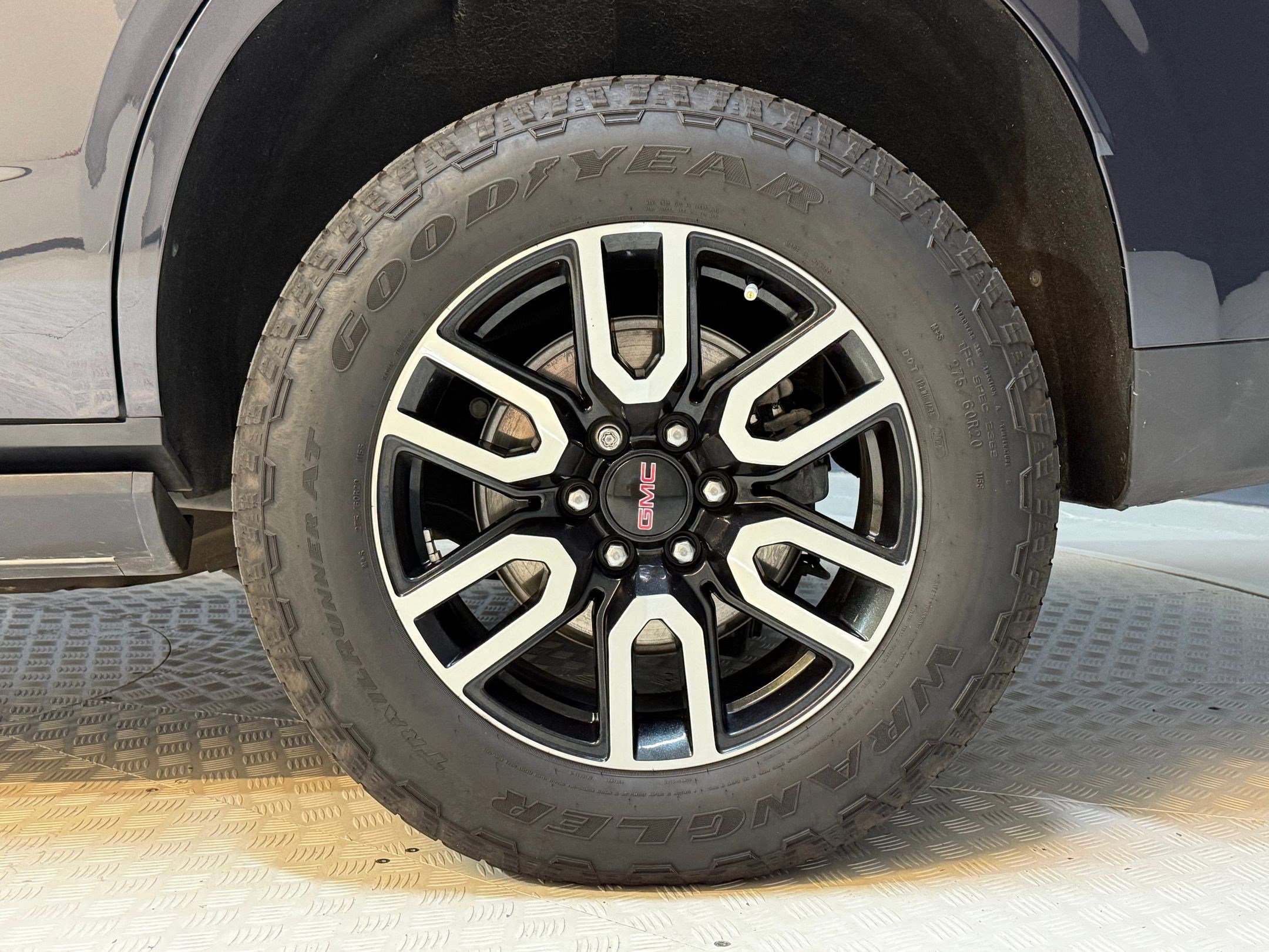 Used 2023 GMC Yukon AT4 w/ AT4 Premium Package image 12