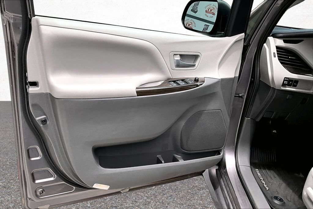 Certified 2020 Toyota Sienna XLE Premium FWD image 21
