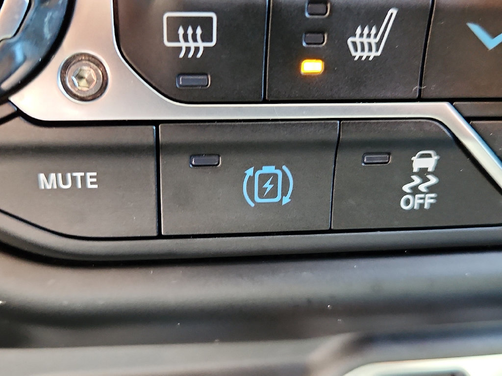 Used 2023 Jeep Wrangler Unlimited w/ Cold Weather Group AWD/4WD image 24