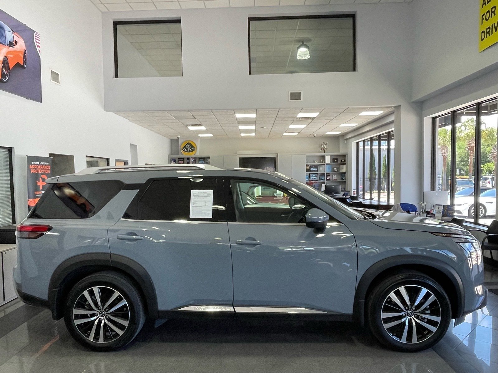 Used 2025 Nissan Pathfinder Platinum FWD image 6