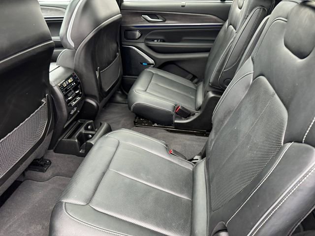 Certified 2022 Jeep Grand Cherokee L Overland w/ Luxury Tech Group IV AWD/4WD image 16