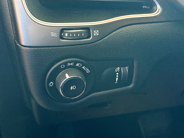 Used 2019 Jeep Cherokee Latitude w/ Popular Appearance Group FWD image 11