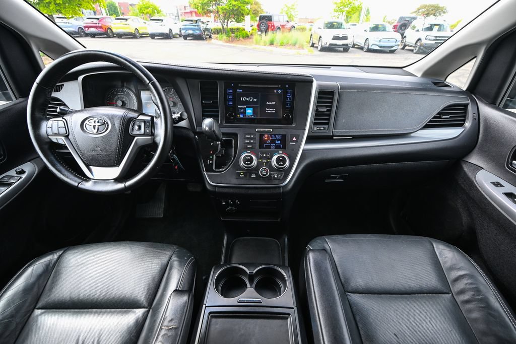 Used 2017 Toyota Sienna SE FWD image 30