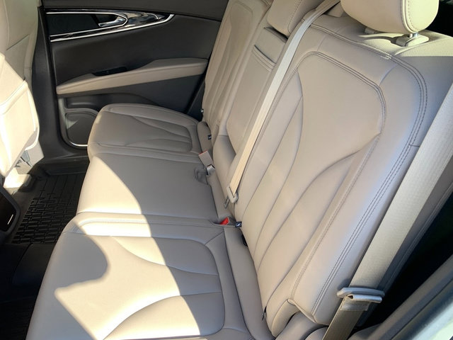 Used 2023 Lincoln Nautilus AWD w/ Premium Package image 18
