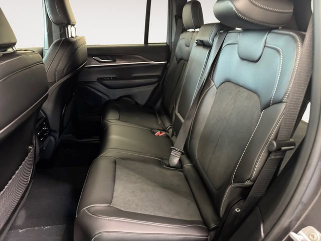 Used 2026 Jeep Grand Cherokee Altitude image 21
