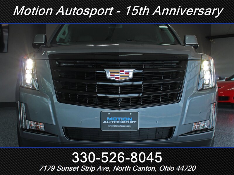 Used 2020 Cadillac Escalade Luxury w/ Escalade Sport Edition AWD/4WD image 34