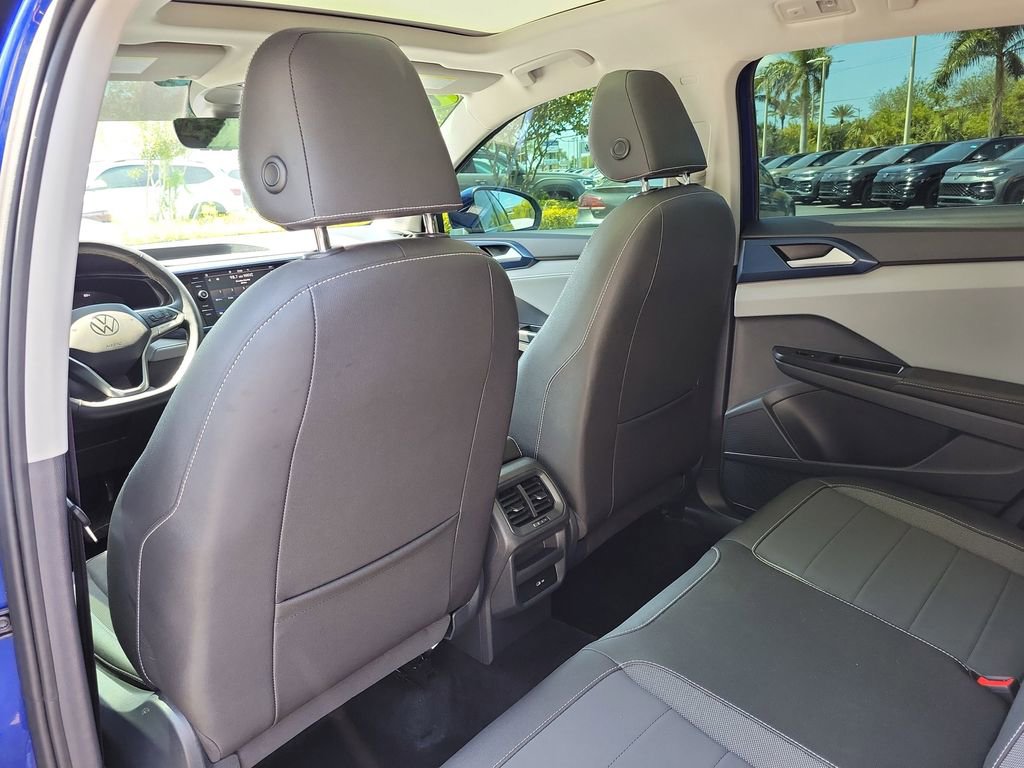 Used 2024 Volkswagen Taos SE w/ Panoramic Sunroof Package FWD image 11