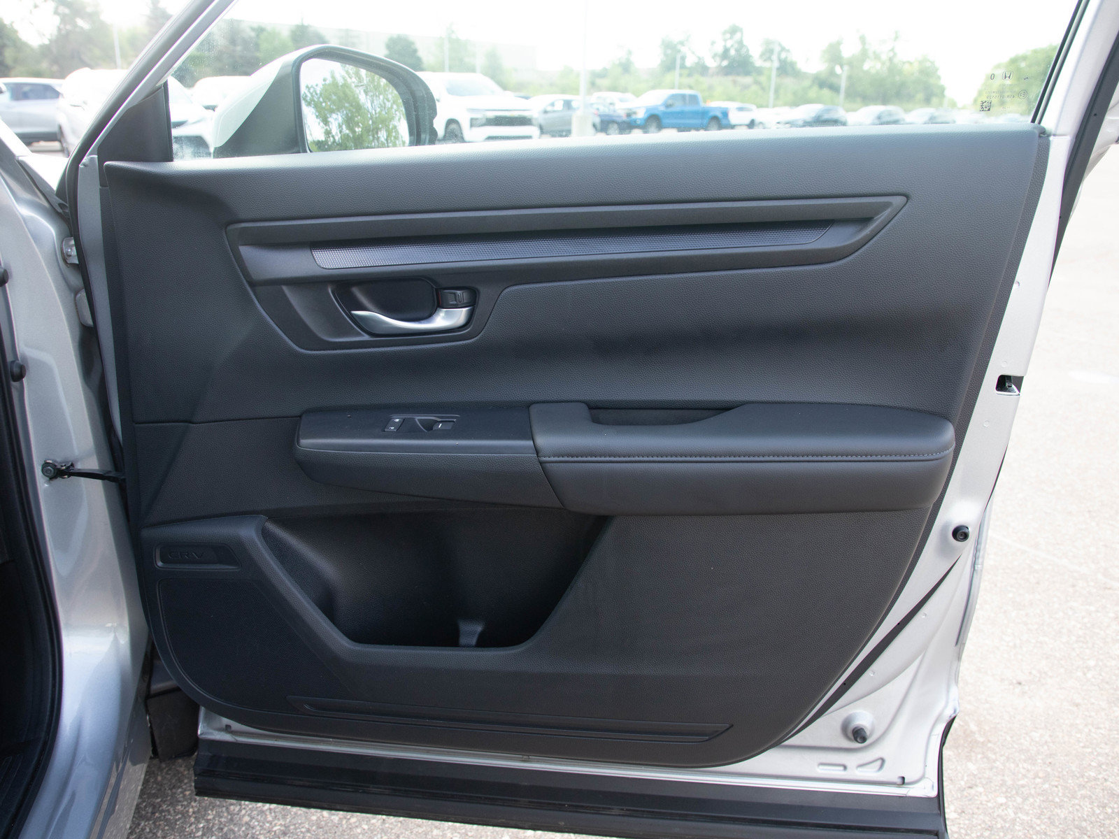 Used 2025 Honda CR-V LX image 9