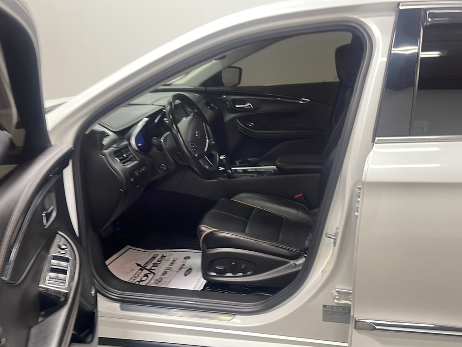 Used 2017 Chevrolet Impala Premier w/ Enhanced Convenience Package FWD image 2