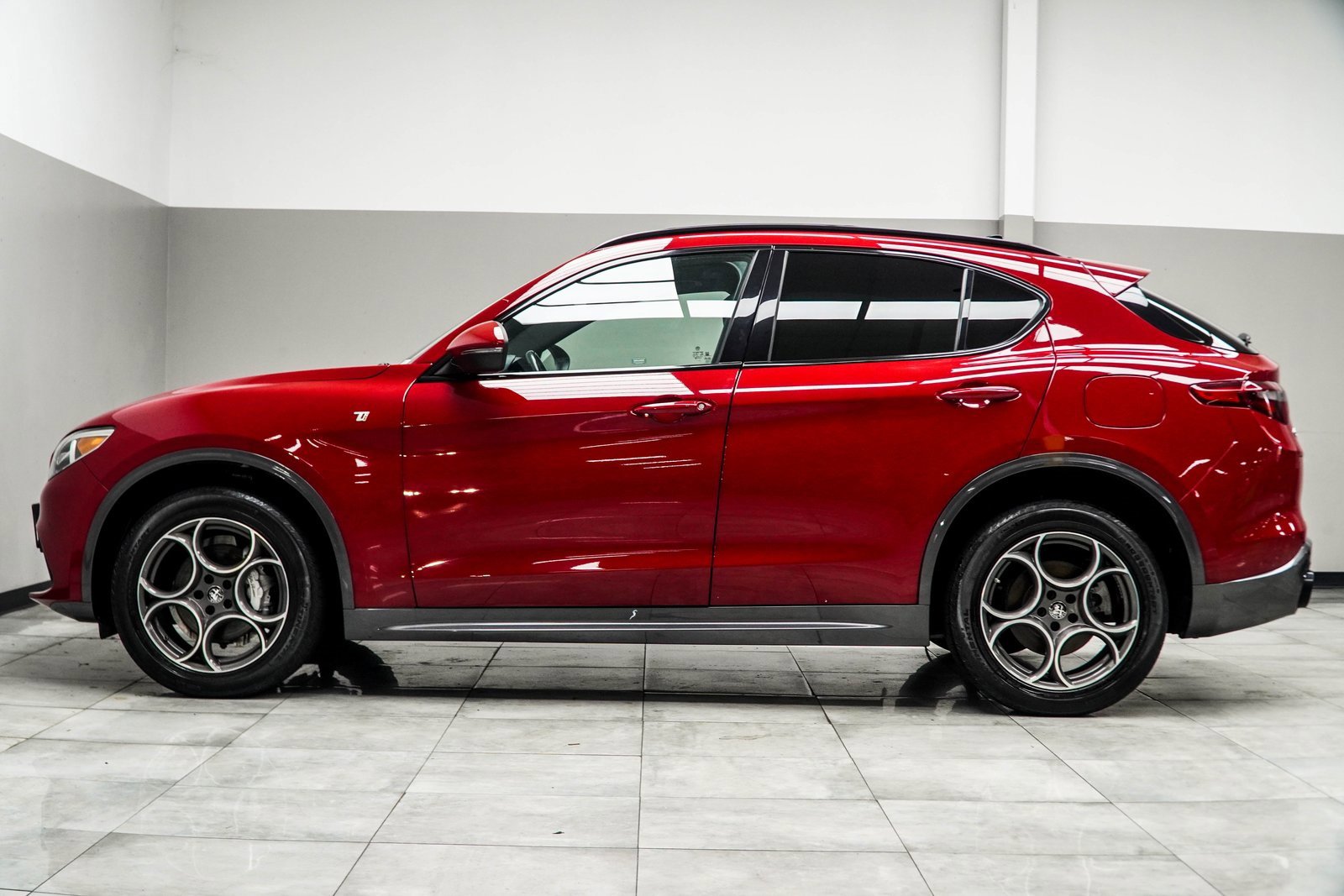 Used 2022 Alfa Romeo Stelvio Ti image 9