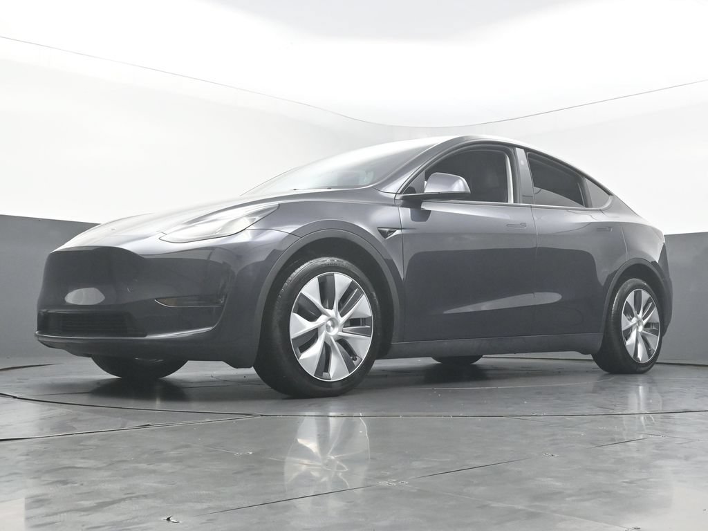 Used 2024 Tesla Model Y Long Range AWD/4WD image 45
