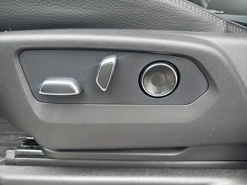 New 2026 GMC Yukon Denali w/ Sun & Power Step Package image 22