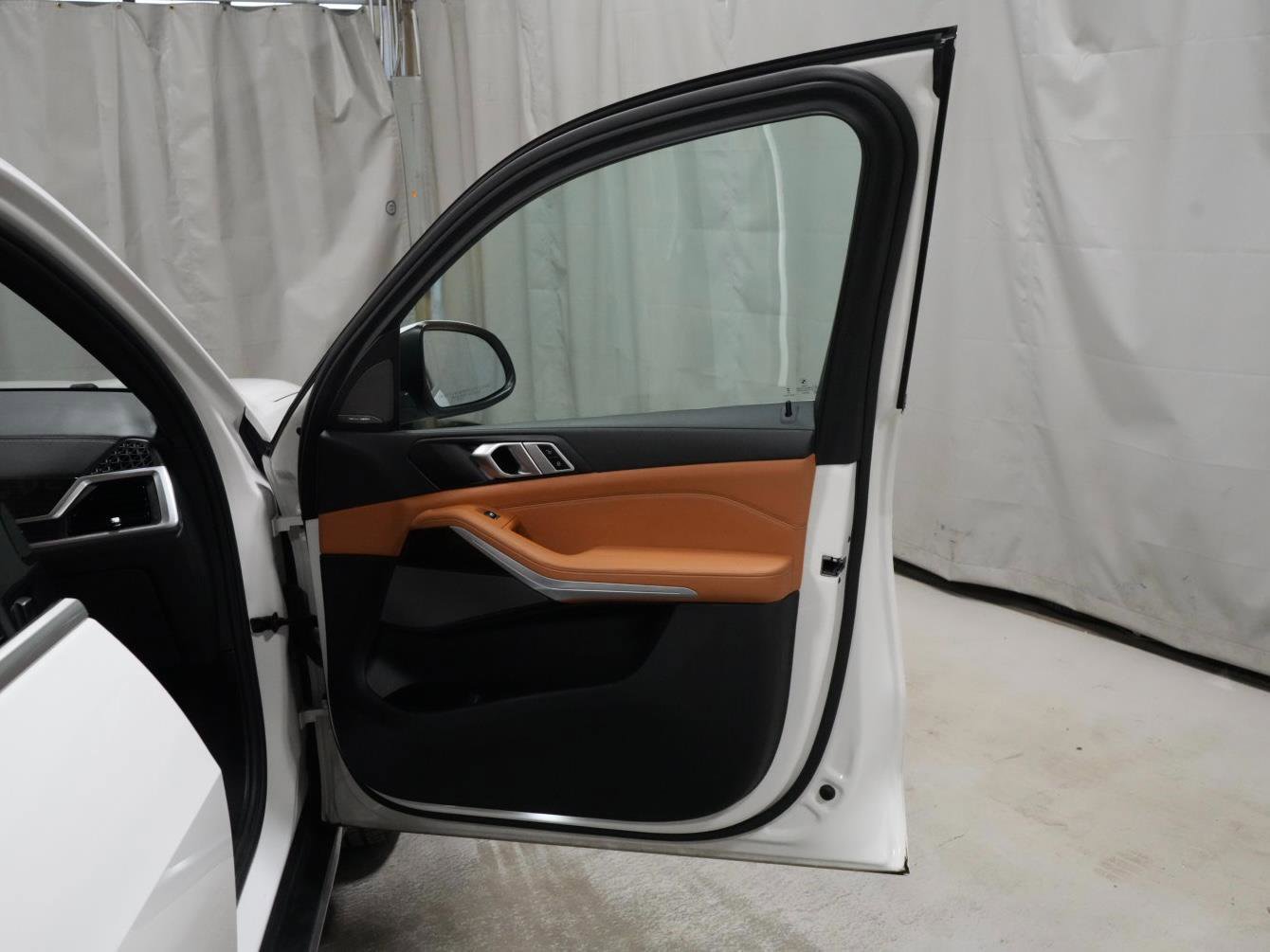 Certified 2024 BMW X5 xDrive40i w/ Premium Package image 30