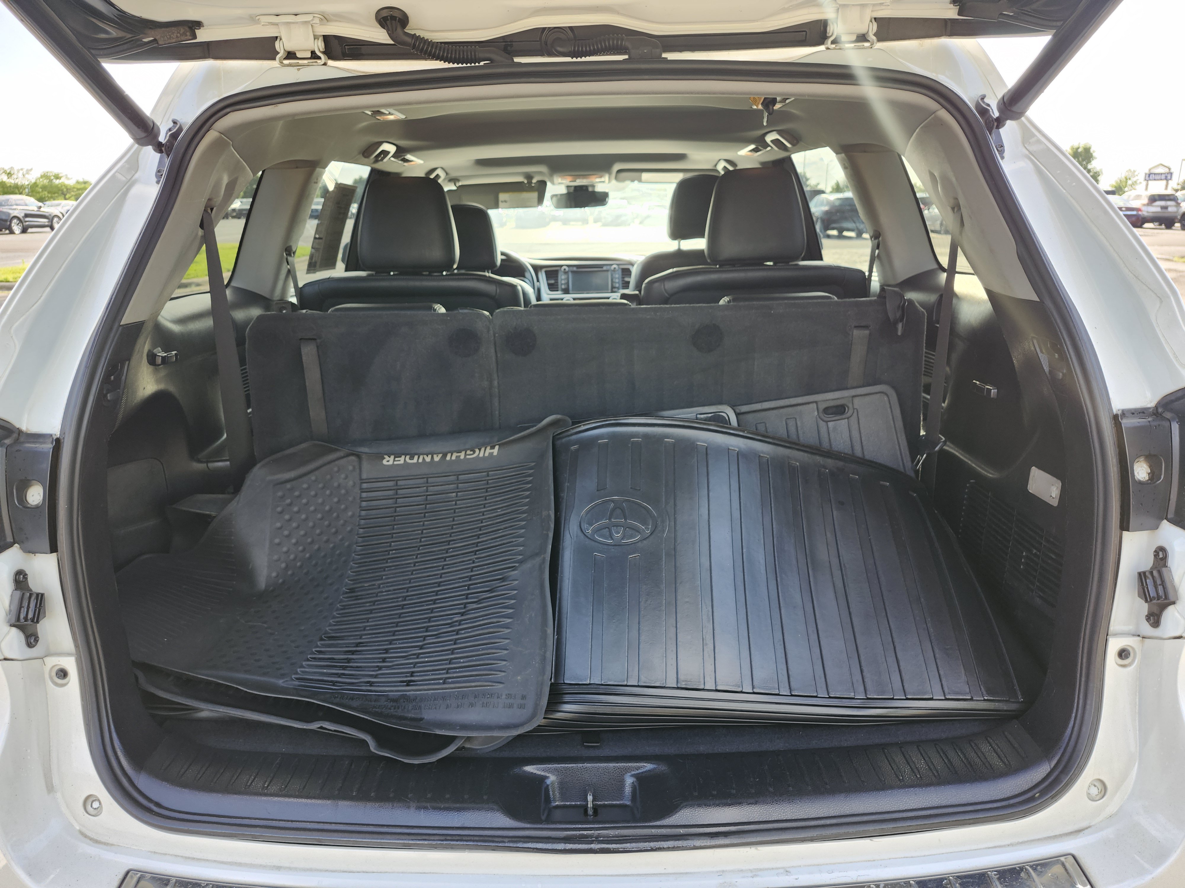 Used 2018 Toyota Highlander SE AWD/4WD image 25