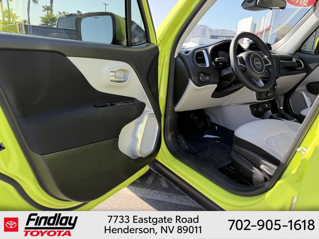 Used 2018 Jeep Renegade Latitude AWD/4WD image 5