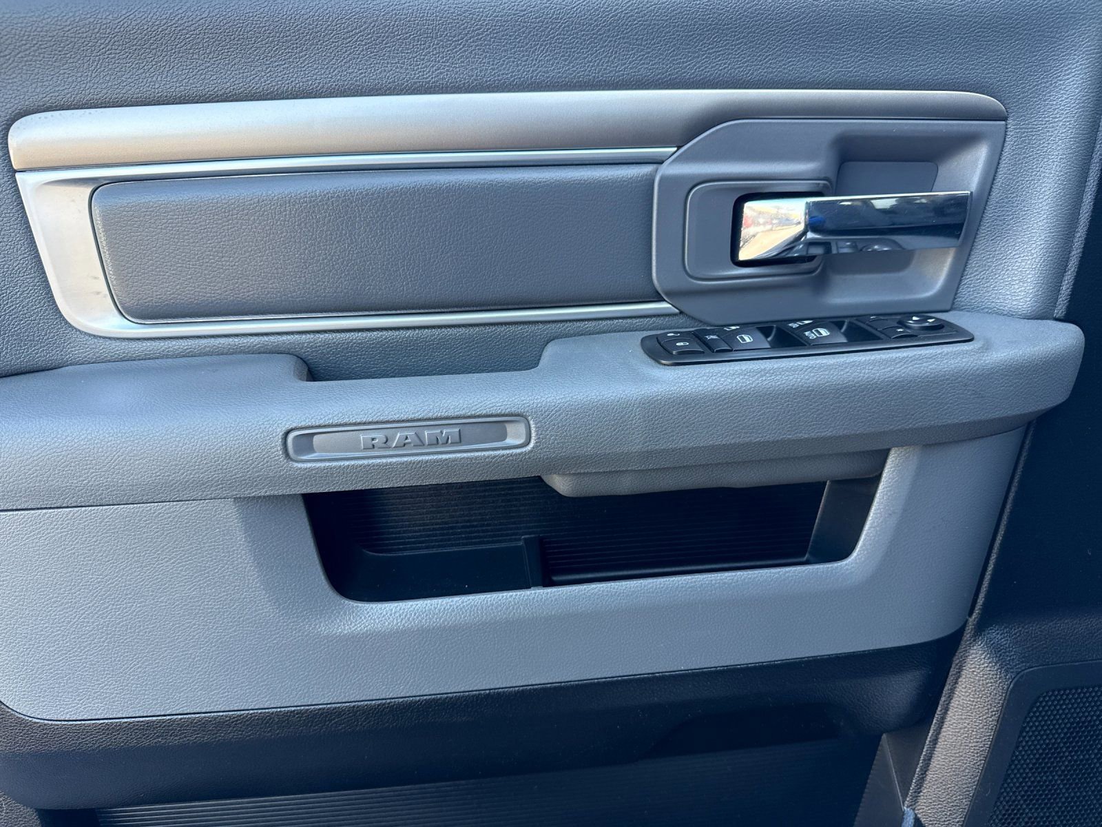 Used 2015 RAM 1500 Outdoorsman image 11