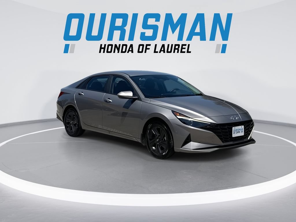 Used 2023 Hyundai Elantra SEL FWD image 2