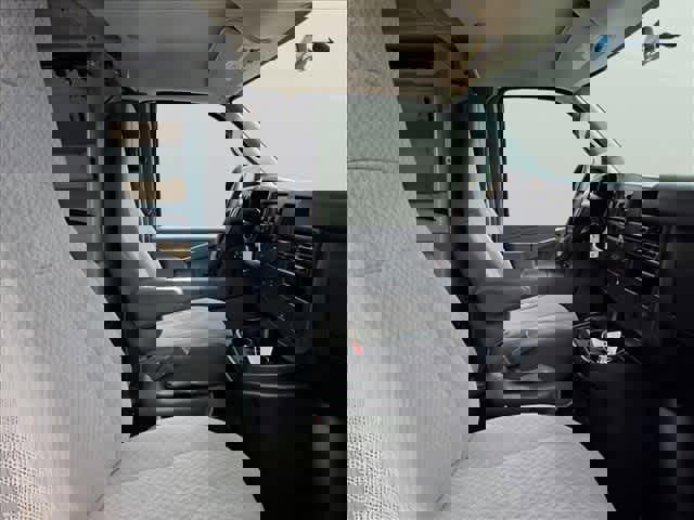 Used 2017 GMC Savana 2500 image 40