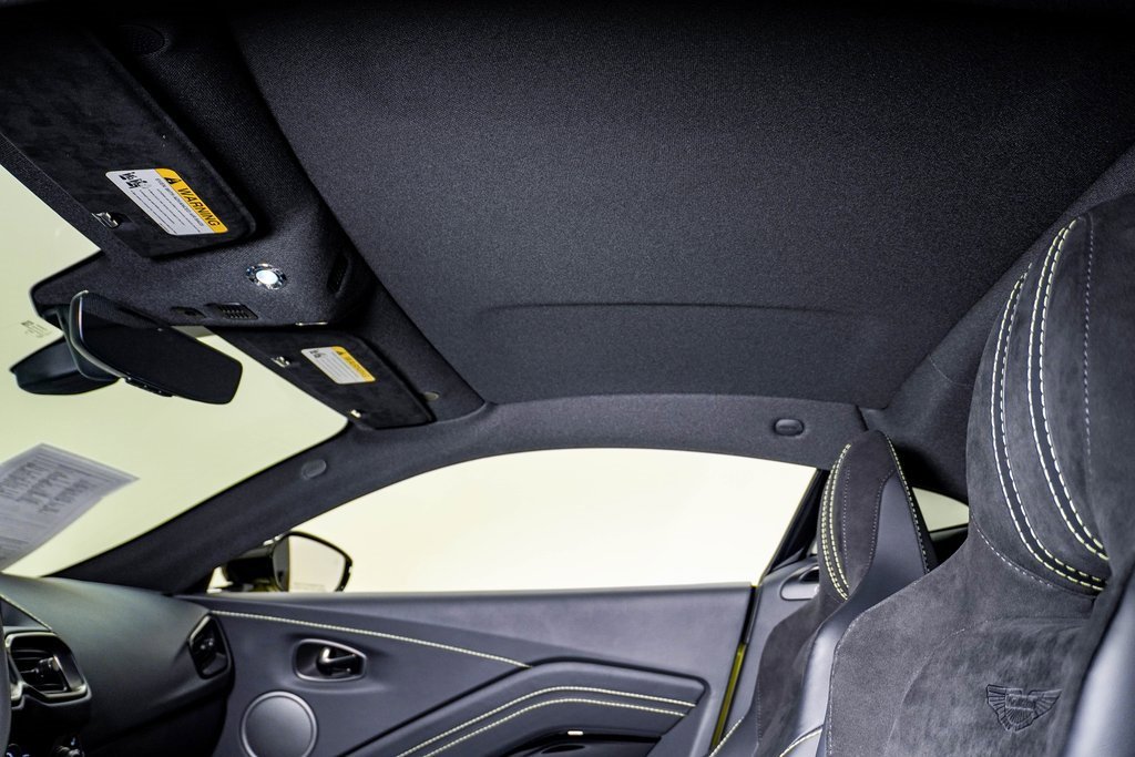 Used 2023 Aston Martin V8 Vantage Coupe image 23