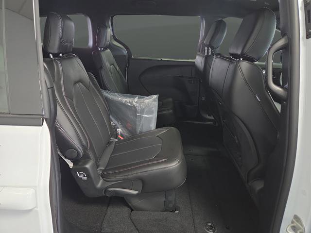 New 2026 Chrysler Pacifica Select image 31