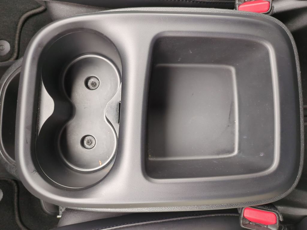 Used 2025 Chrysler Pacifica Select image 23