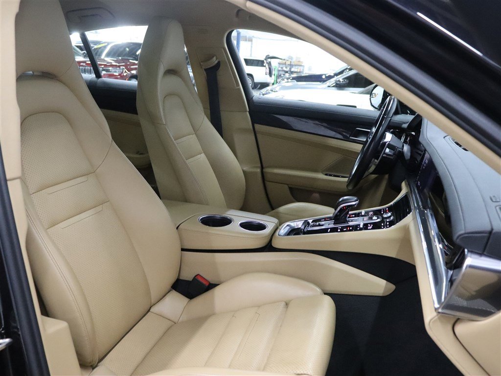 Used 2020 Porsche Panamera image 34