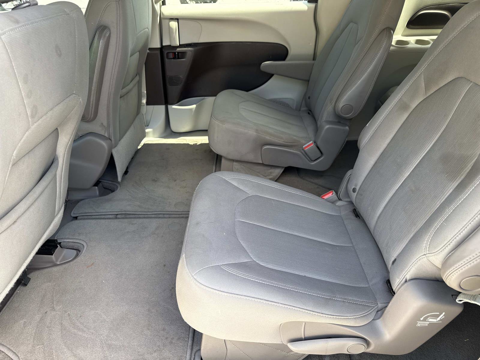 Used 2019 Chrysler Pacifica LX image 9