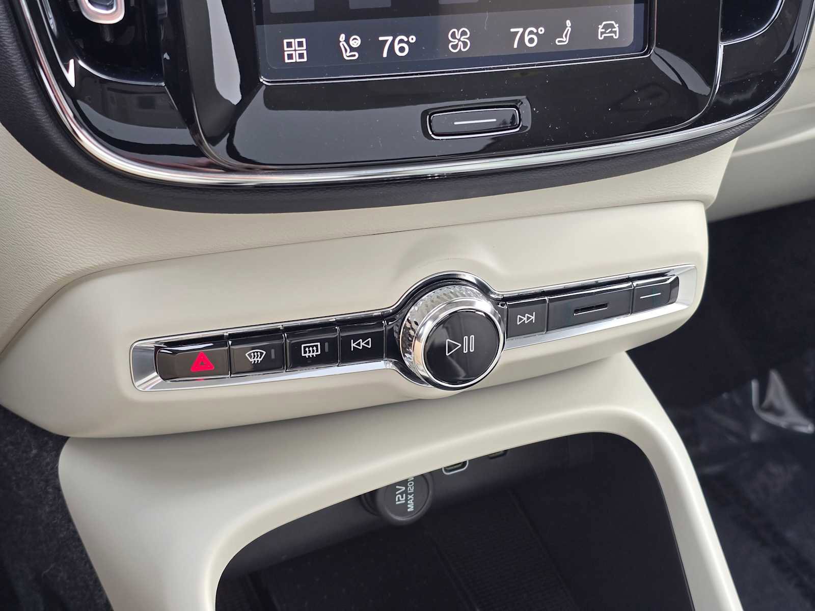 New 2026 Volvo XC40 B5 Ultra w/ Climate Package image 28