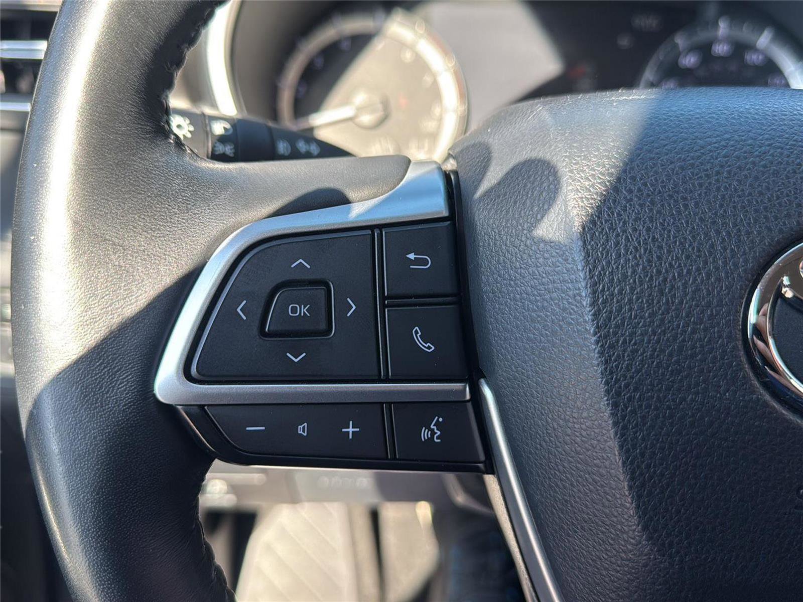 Used 2023 Toyota Highlander XLE AWD/4WD image 22