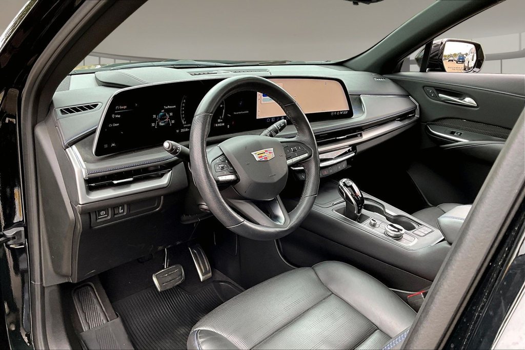 Used 2024 Cadillac XT4 Sport FWD image 13