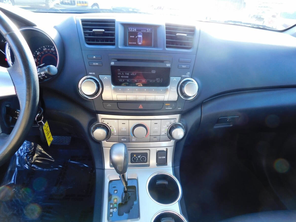 Used 2012 Toyota Highlander SE w/ Tow Pkg AWD/4WD image 11