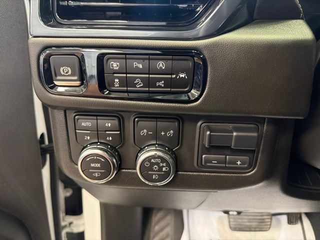 Used 2025 GMC Yukon AT4 w/ AT4 Premium Plus Package AWD/4WD image 18