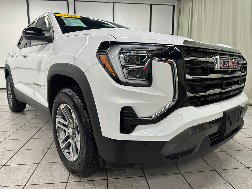 Certified 2025 GMC Terrain Elevation image 2