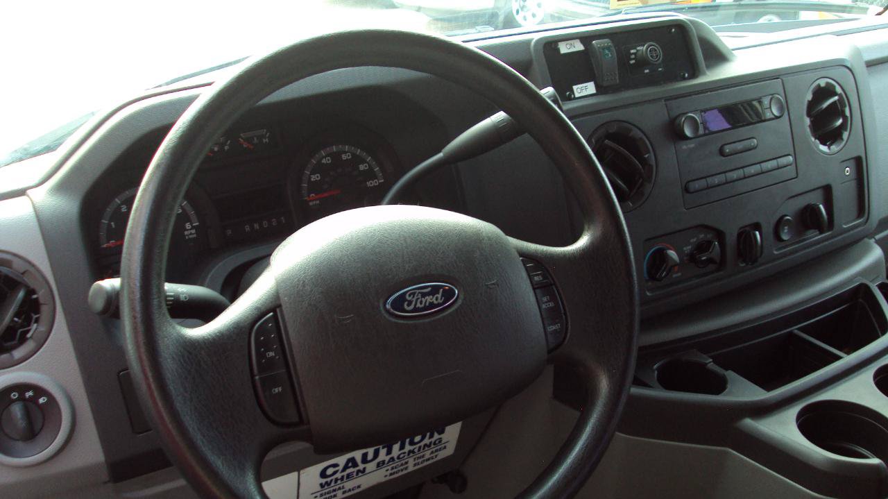 Used 2014 Ford E-250 and Econoline 250 Extended w/ Power Group RWD image 29