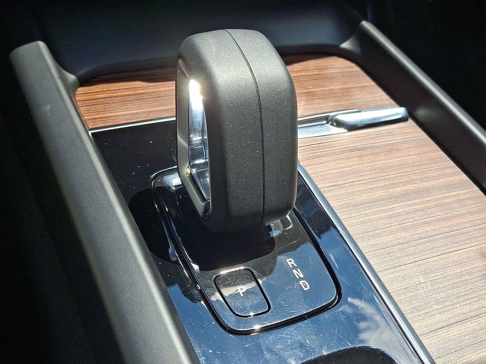 Certified 2022 Volvo XC60 B5 Momentum w/ Climate Package image 15