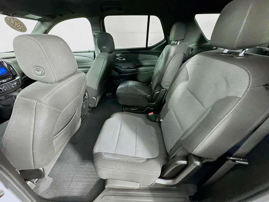 Used 2022 Chevrolet Traverse LT image 34