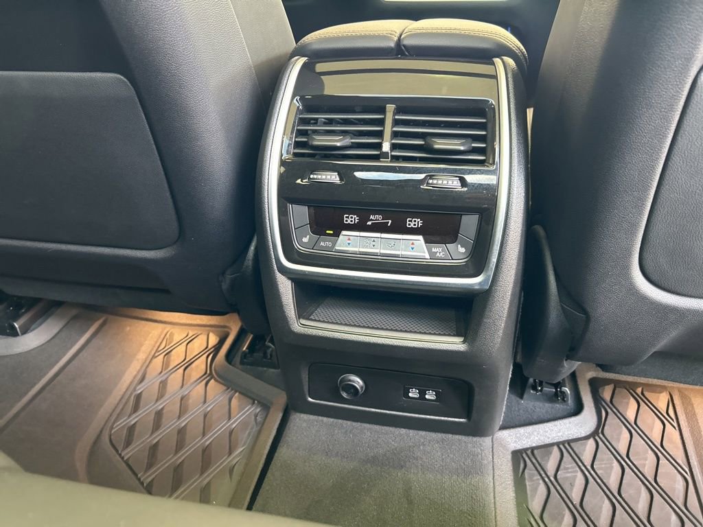 Used 2024 BMW X7 xDrive40i w/ M Sport Package image 33