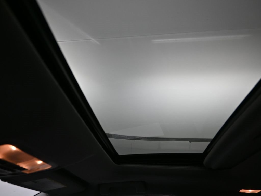 Used 2017 Toyota Highlander image 19