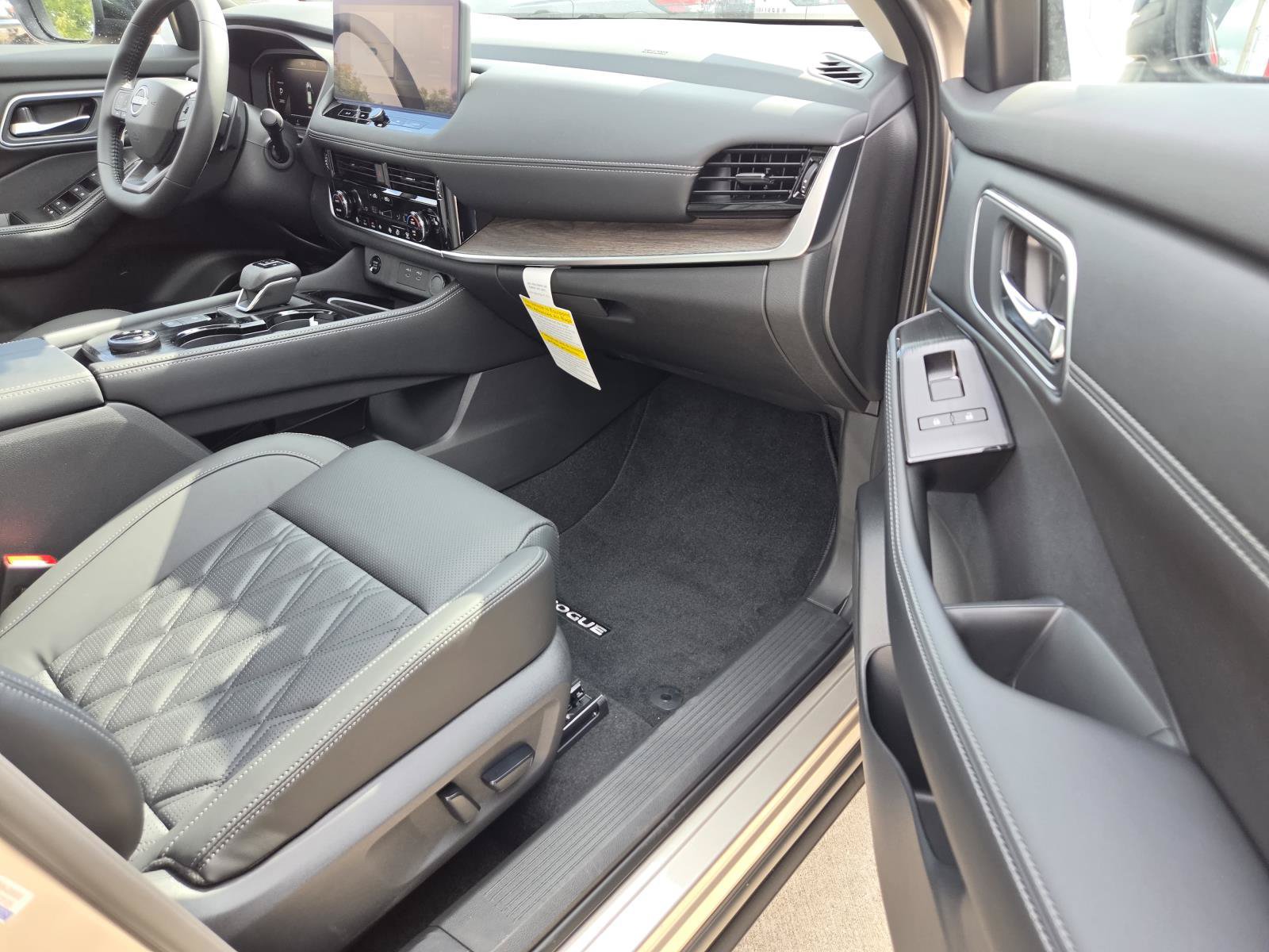 New 2026 Nissan Rogue Platinum AWD/4WD image 11