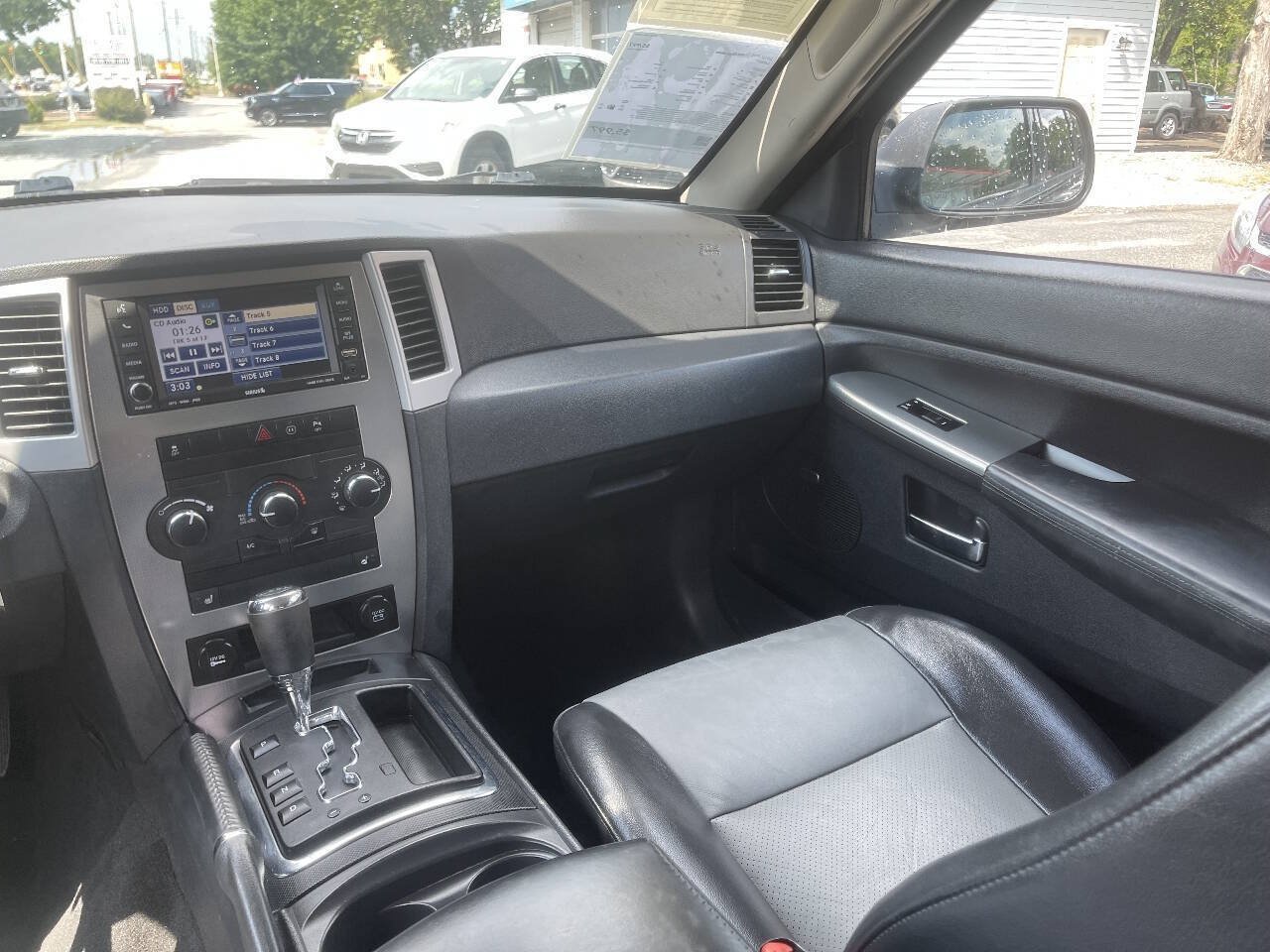 Used 2010 Jeep Grand Cherokee Laredo AWD/4WD image 21