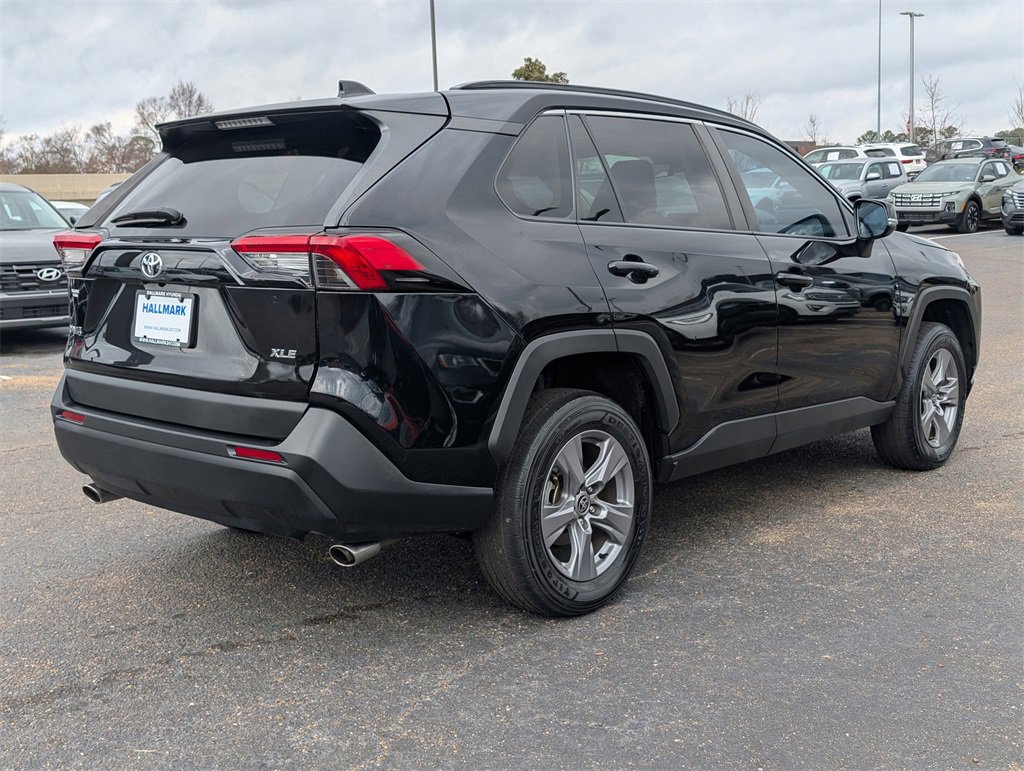 Used 2022 Toyota RAV4 XLE image 5