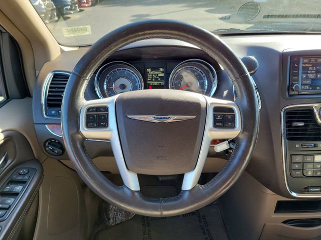 Certified 2016 Chrysler Town & Country Touring w/ Driver Convenience Group image 12