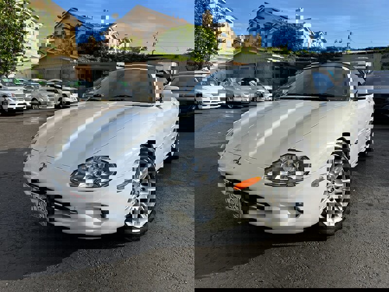 Used 2000 Jaguar XK8 Convertible image 1